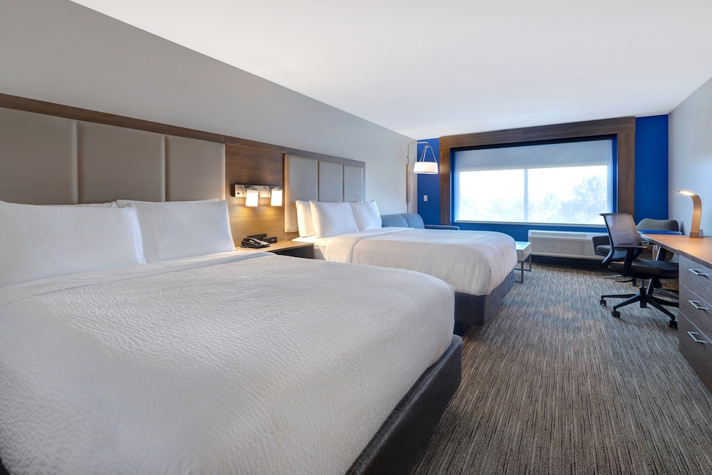Suite, Multiple Beds - Photo 4