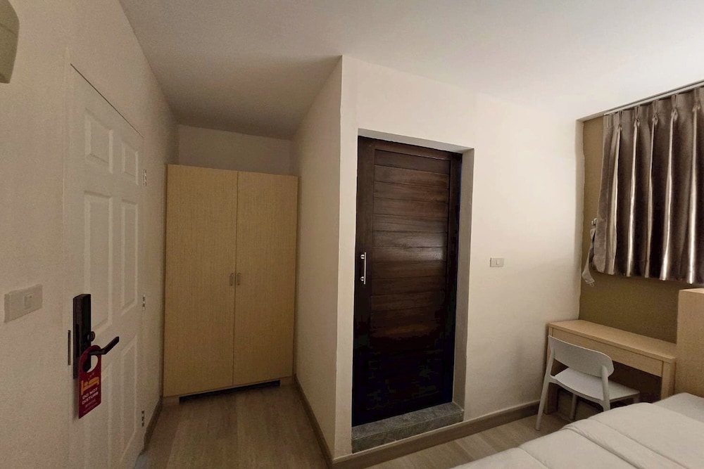 Superior Double Room at Soi 7 photo 2