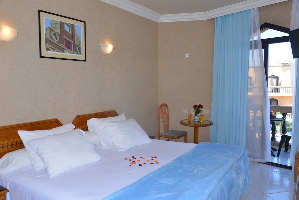 Standard Double Room Single Use "Vue piscine'' photo 3
