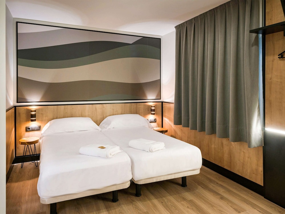 Standard Double Room, 2 Twin Beds - Photo 7