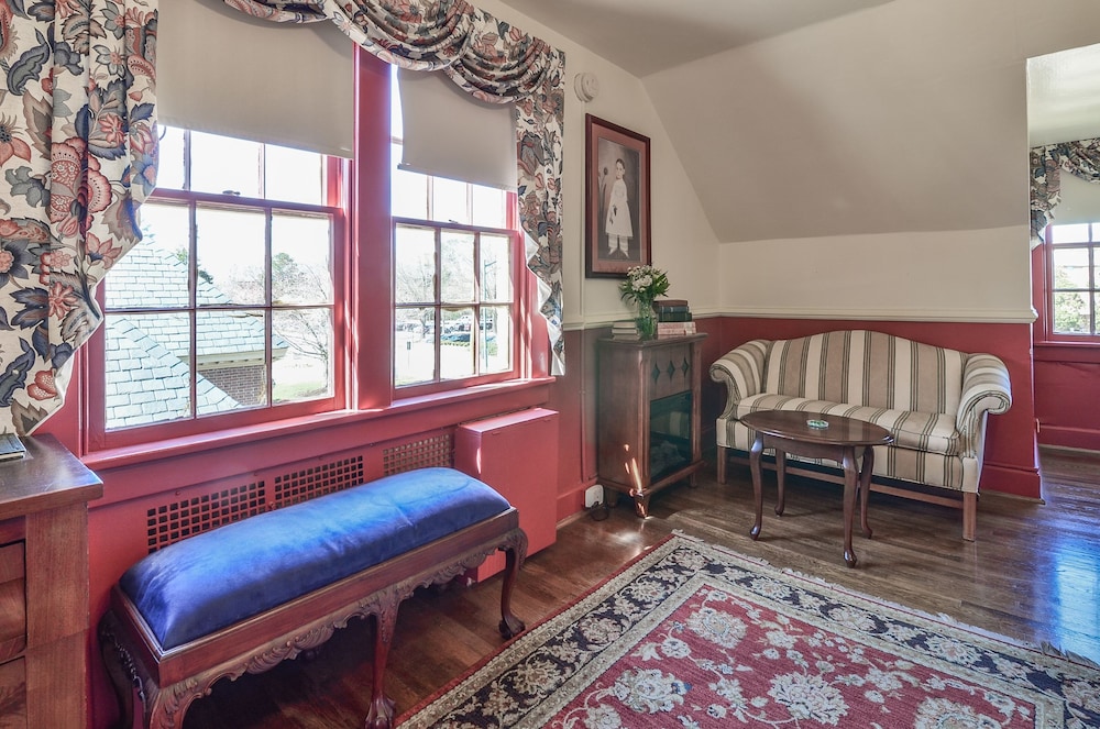 The Patrick Henry Suite photo 2