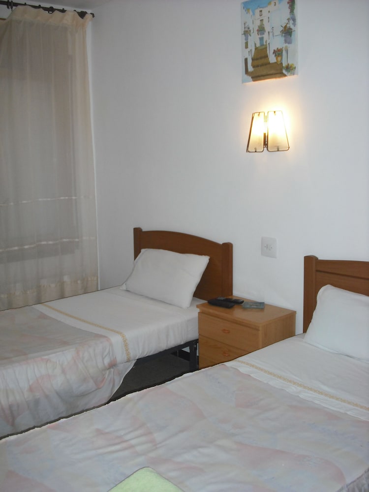 Basic Double Room photo 2