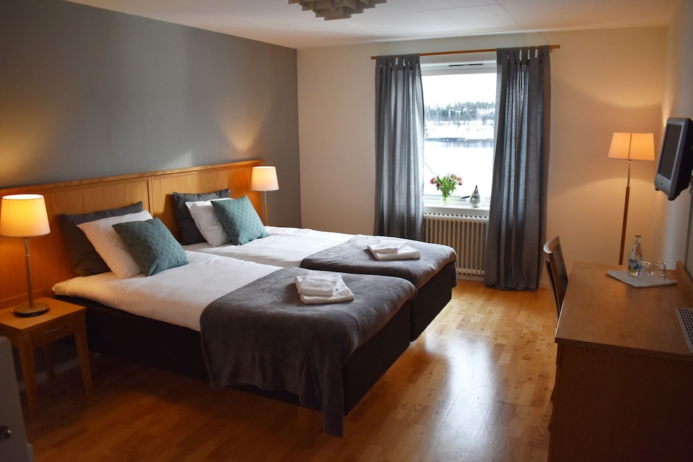 Deluxe Double Room, Lake View photo 1