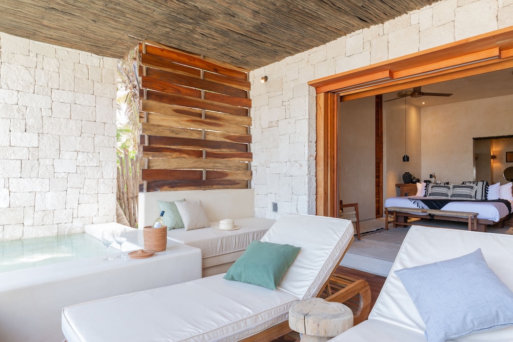 Suite Ground Floor Ocean Front - Photo 5