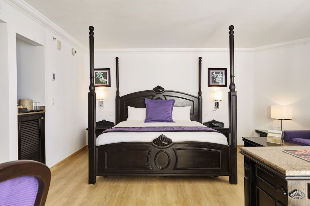 Junior Suite, Oceanfront (U)