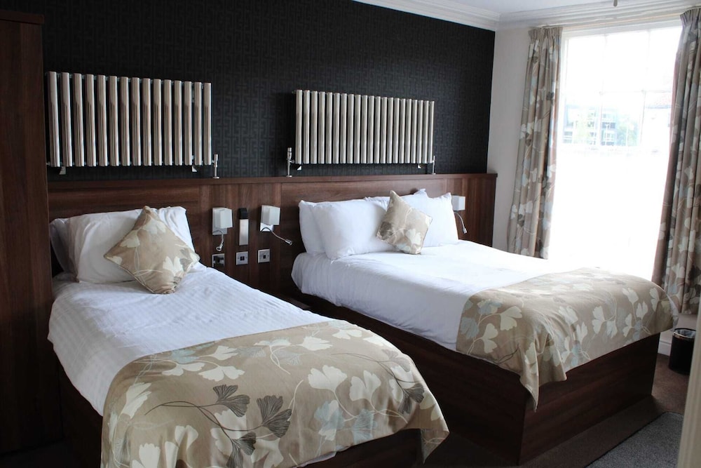 Deluxe Suite, Ensuite photo 2