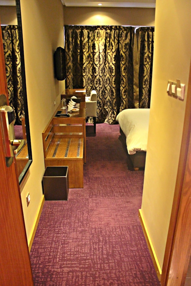 Deluxe Double Room, 1 Queen Bed, Non Smoking, City View - Photo 2