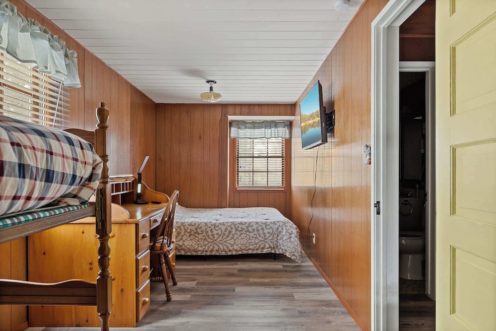 Cabin, Multiple Beds, Patio, Mountain View (Happy Bear Cabin) photo 3