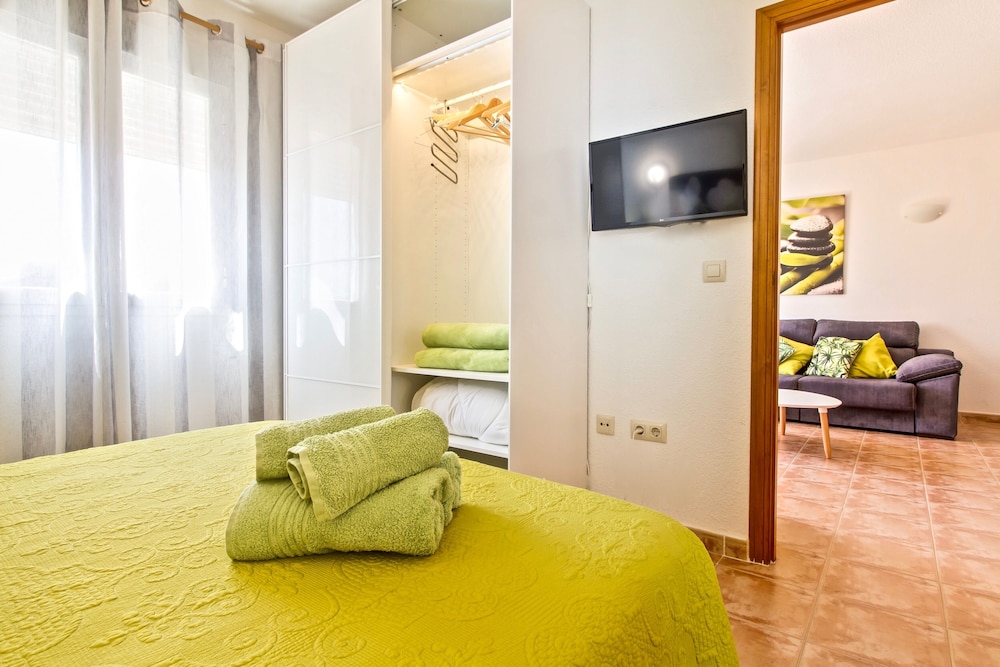 Apartment, 3 Bedrooms, Mountain View photo 2