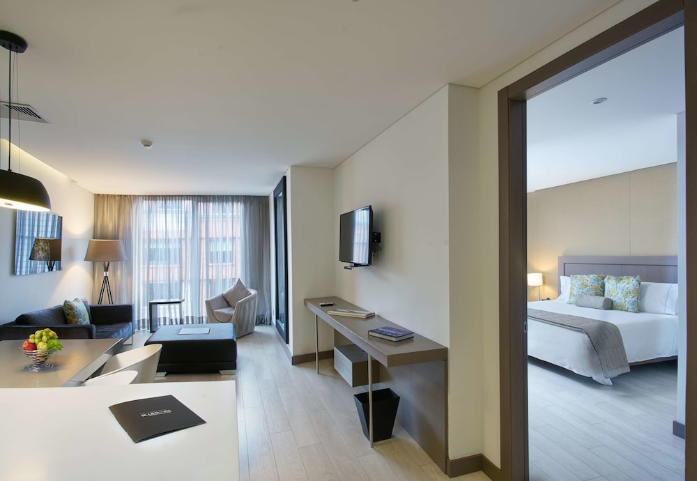 Suite (Emerald) photo 3