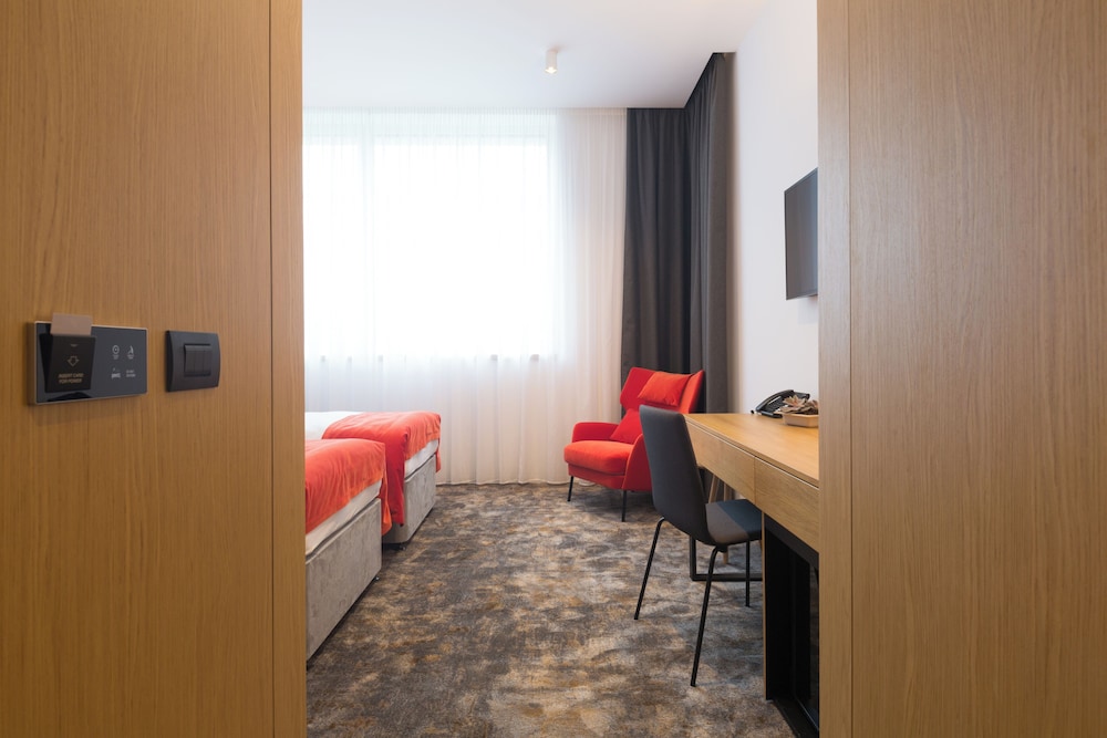 Superior Double or Twin Room, City View - Photo 13