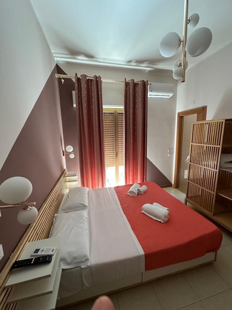 6 Comfort Quadruple Room, City View