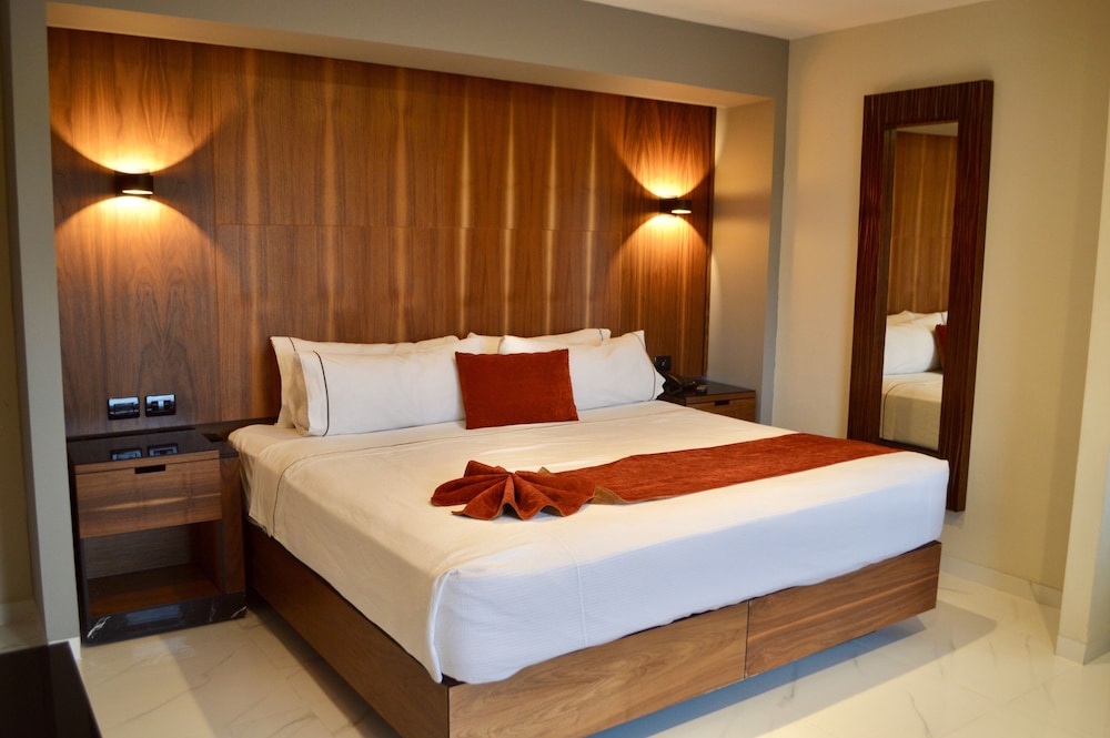 Executive Room, 1 King Bed, City View - Photo 6