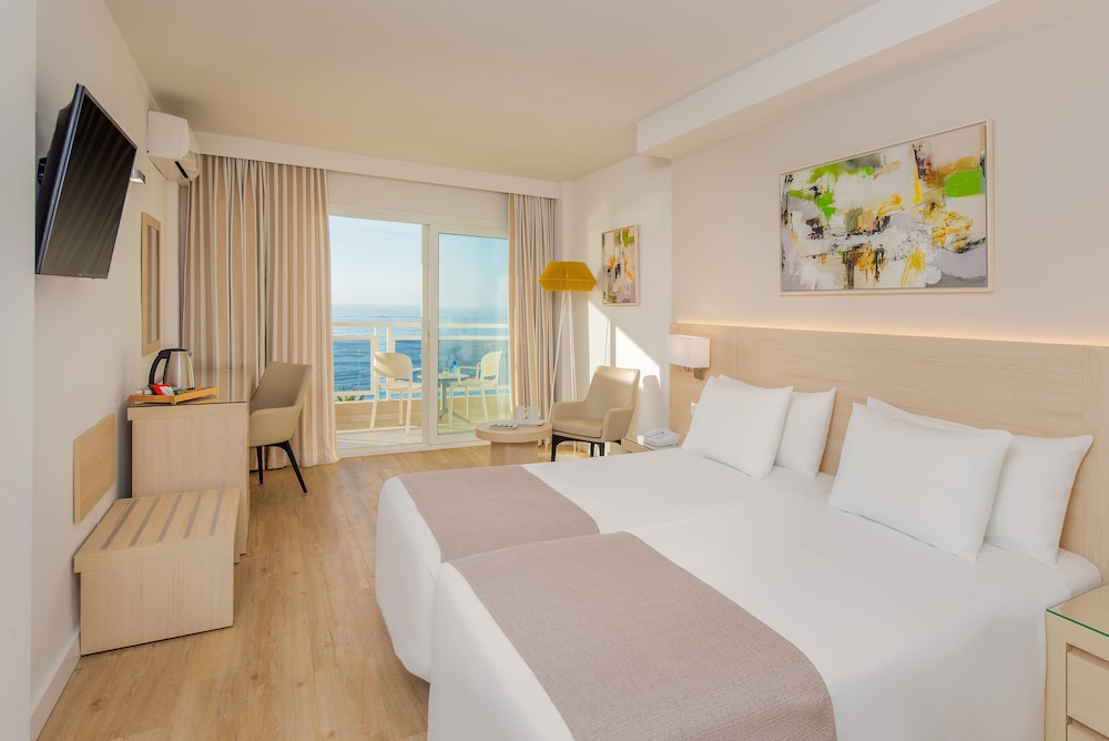 Premium Room Frontal Sea View (2+1) - Photo 1