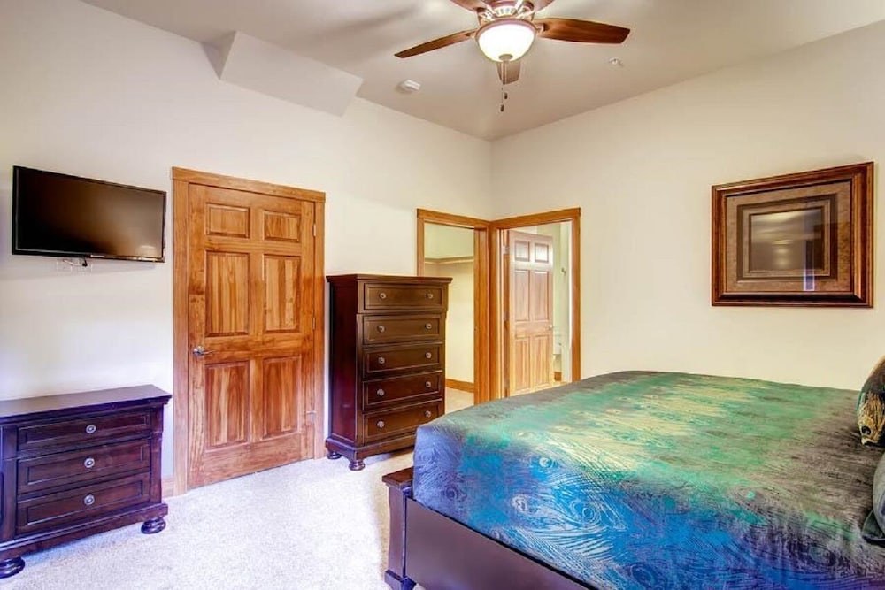Condo, 1 King Bed (Black Canyon Inn Unit H1 Deluxe)