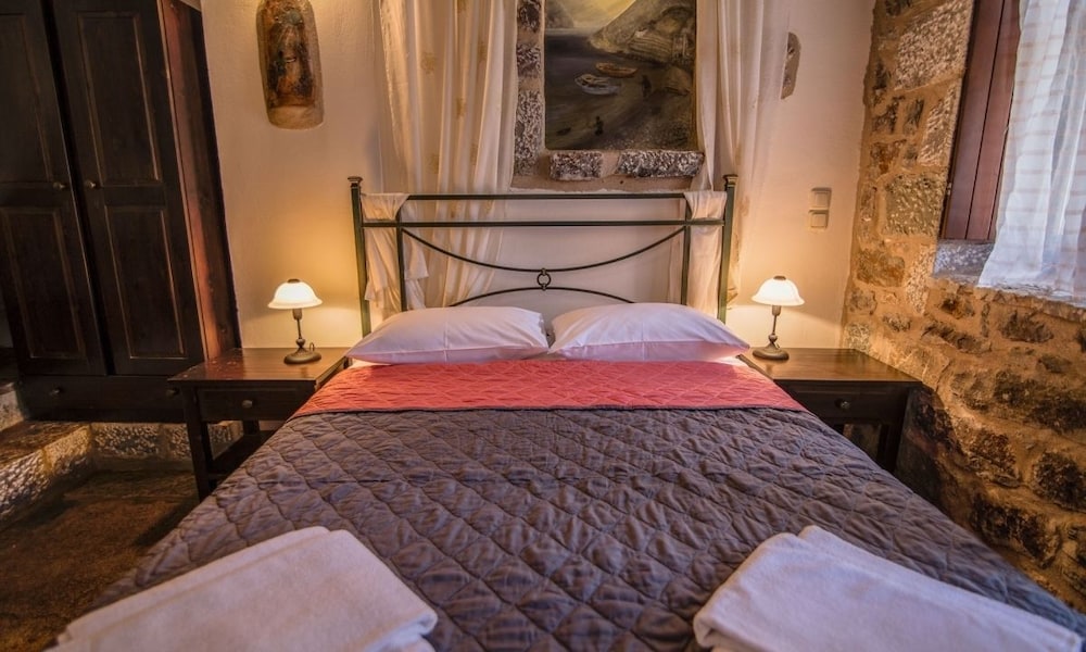 Traditional Triple Room, 1 Bedroom, Partial Sea View photo 3