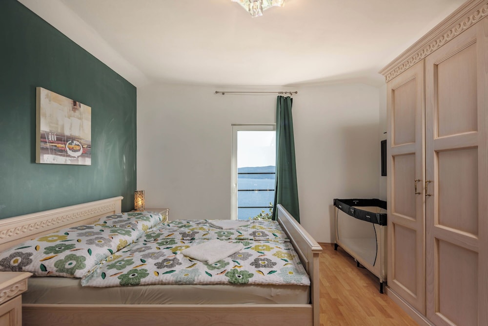 Family Apartment, Multiple Bedrooms (Seaview House Helena - Apartment 1) photo 2