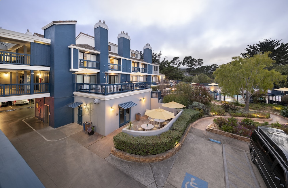 Family Townhome - Photo 7