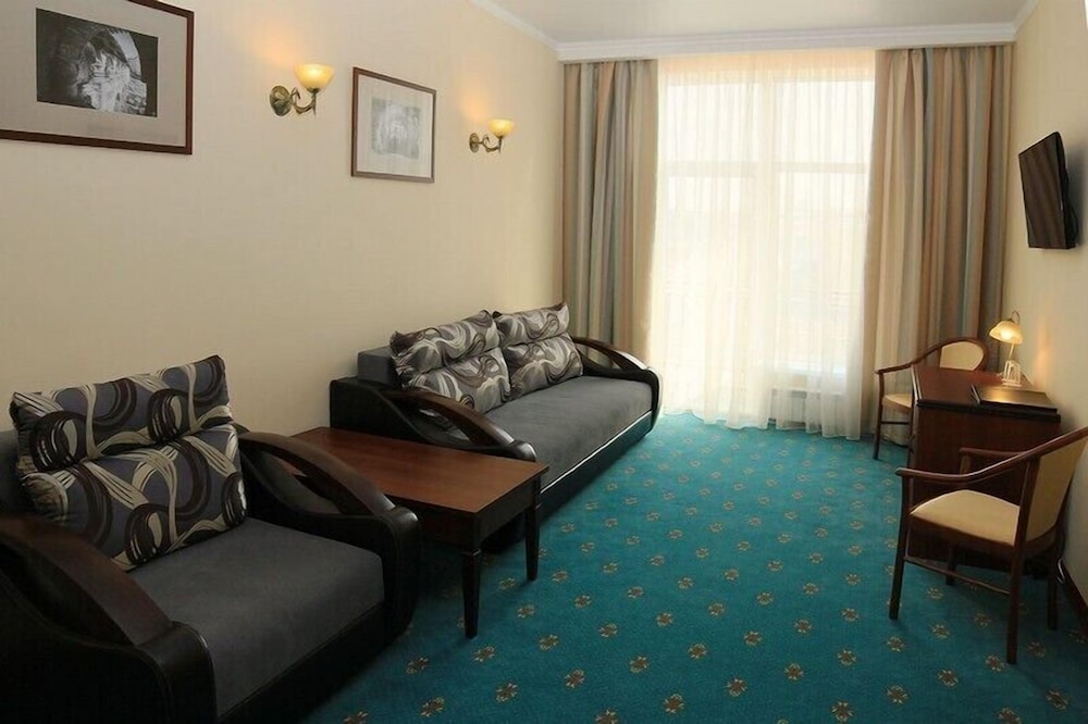 King Suite, Jetted Tub photo 3