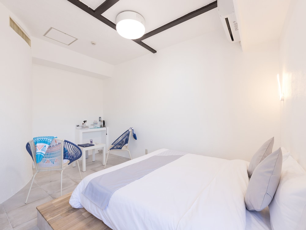 Double Room, Non Smoking - Photo 3