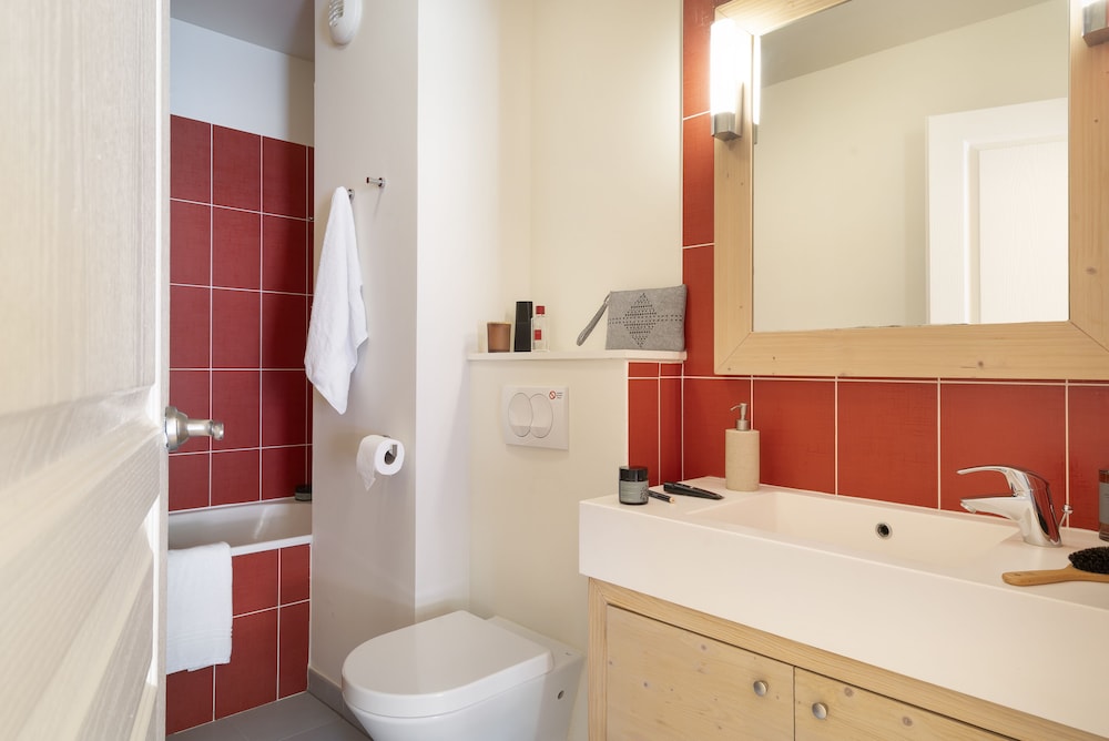 Apartment 6 people - 2 bedrooms - Balcony - South facing - Air Conditioning Renovated photo 2