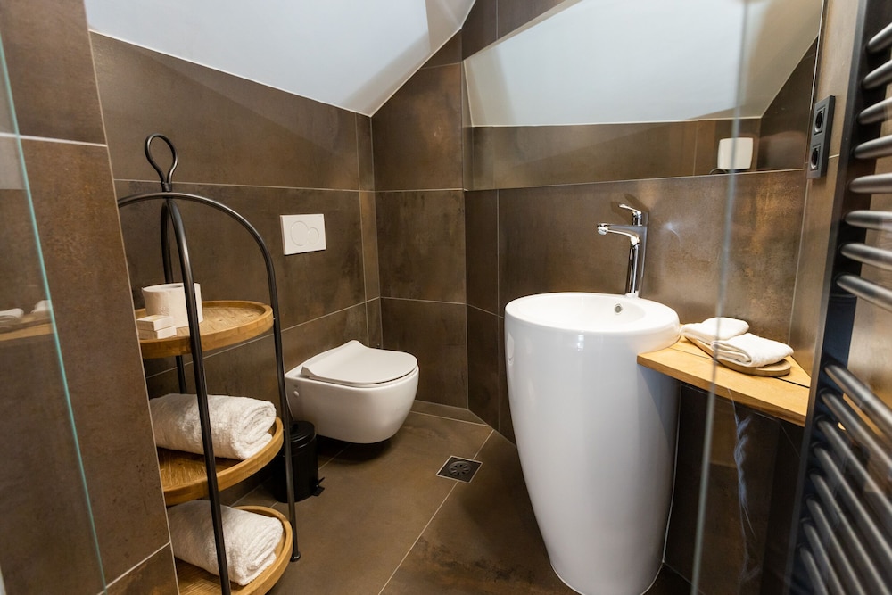 Superior Apartment, 1 King Bed, Bathtub photo 3
