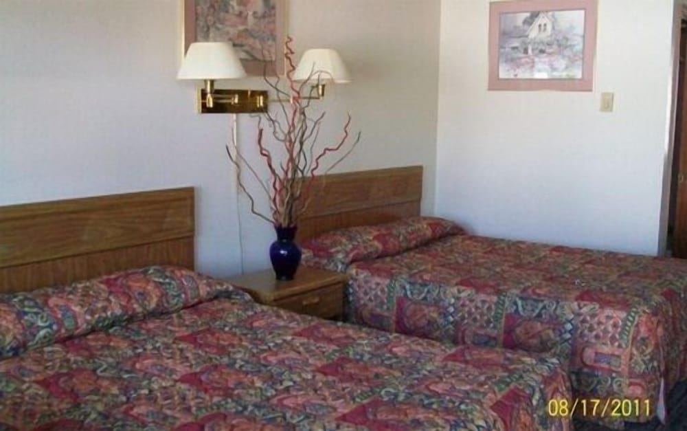 Standard Room, 2 Queen Beds, Non Smoking (Not Pet Friendly) photo 1