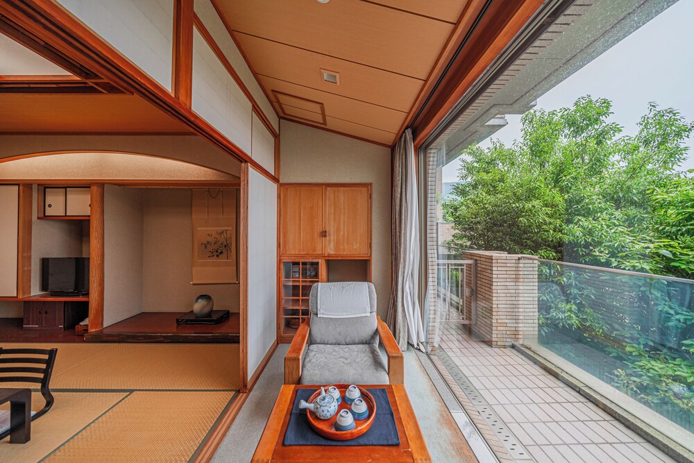 Comfort Room, Multiple Beds, Terrace, Mountain View photo 3