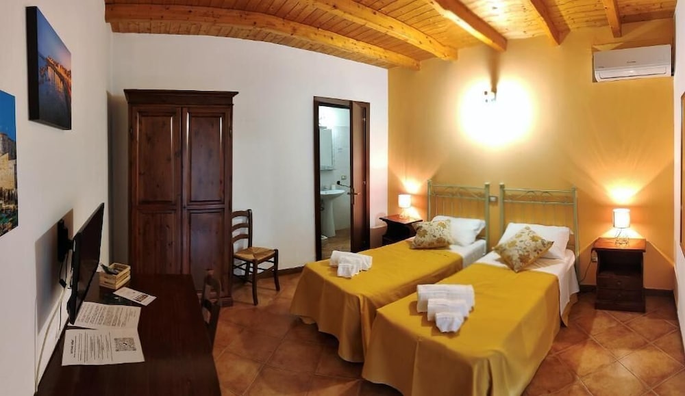 Panoramic Double or Twin Room, Multiple Beds, Pool View, Ground Floor photo 3