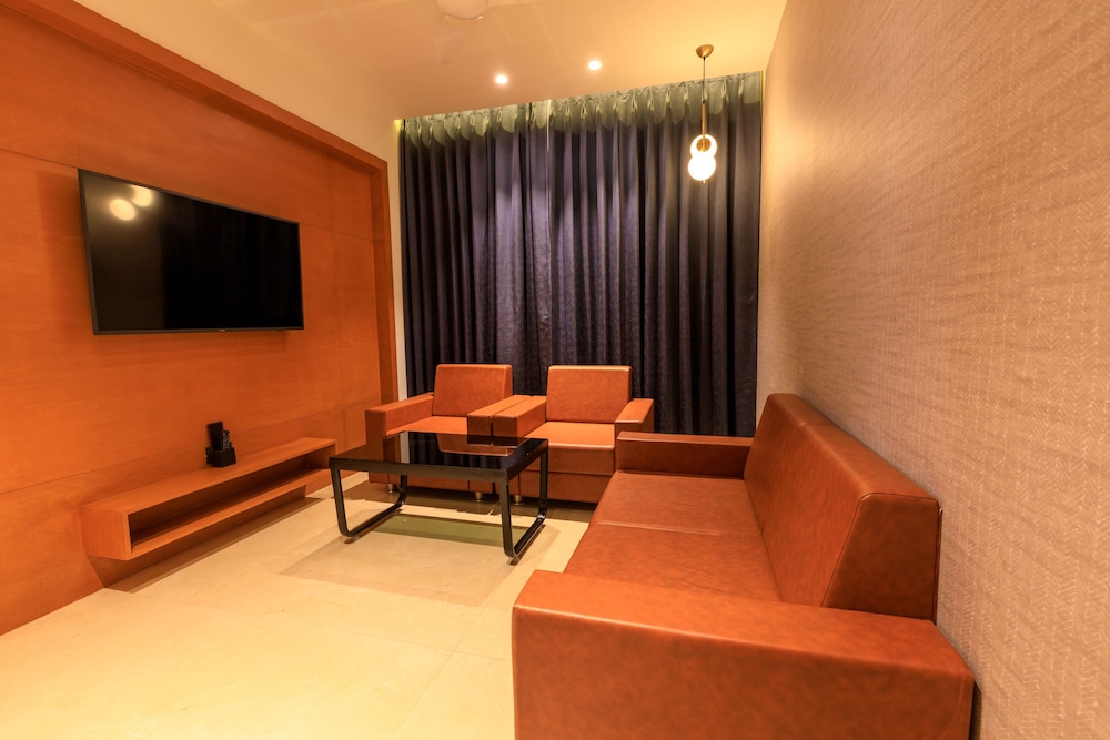 Executive Room - Photo 5