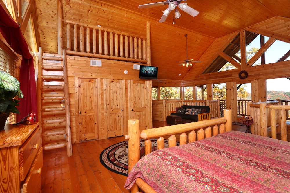 Cabin, Multiple Beds, Hot Tub, Mountain View photo 2