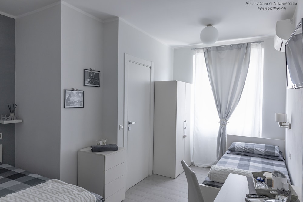 Basic Double Room, Multiple Beds, Pool View photo 2