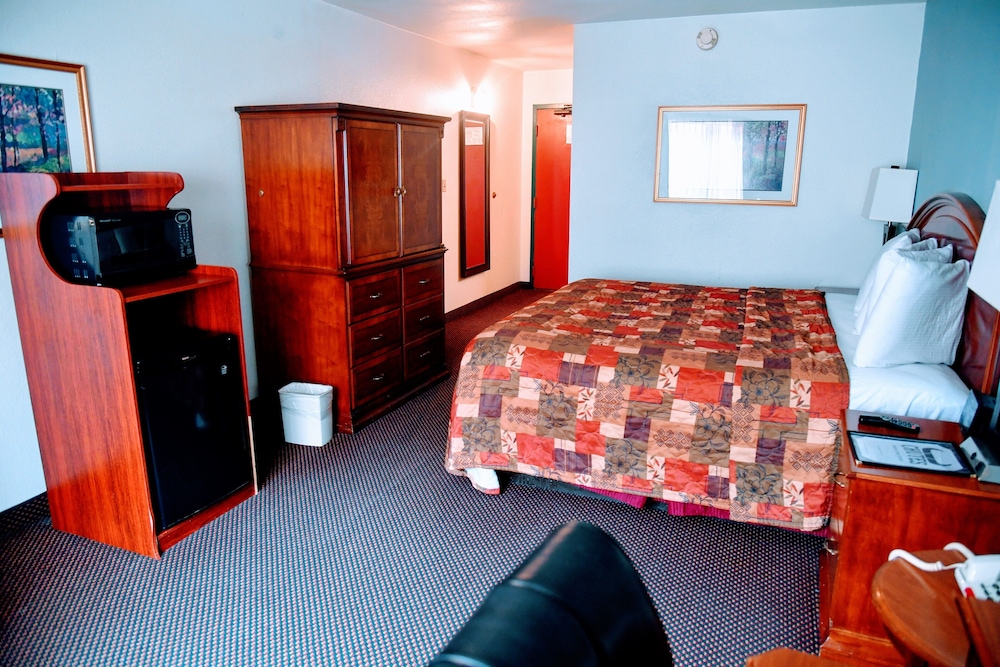 Suite, 1 King Bed, Non Smoking photo 2