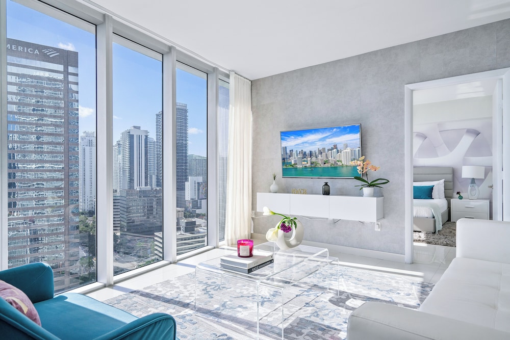 Boutique Corner Apart, 2/2, Sofa Bed, Ocean View, Balcony2710 thumbnail 5