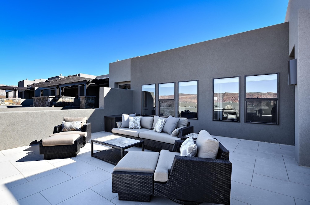 Townhome, Multiple Beds, Golf View (Poolside Perfection) photo 2