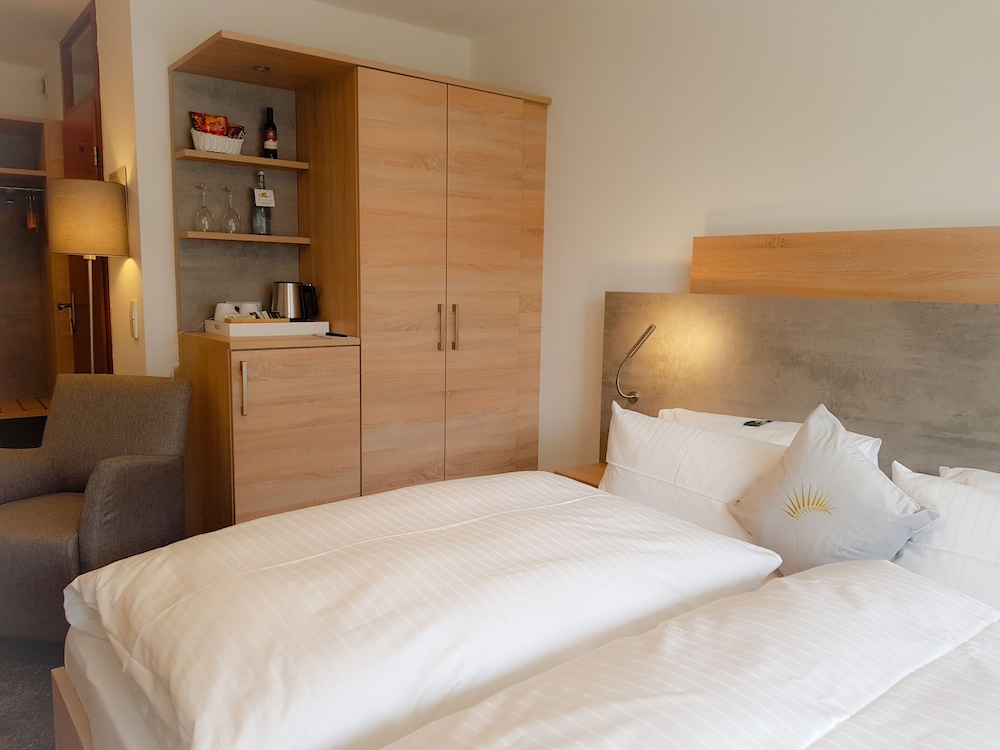 Panorama Comfort double room, balcony, park view (small) photo 2