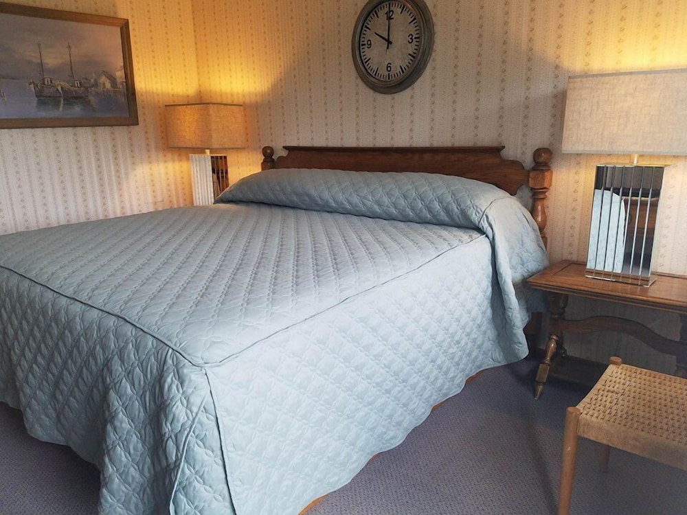 Standard Room, 1 King Bed photo 1