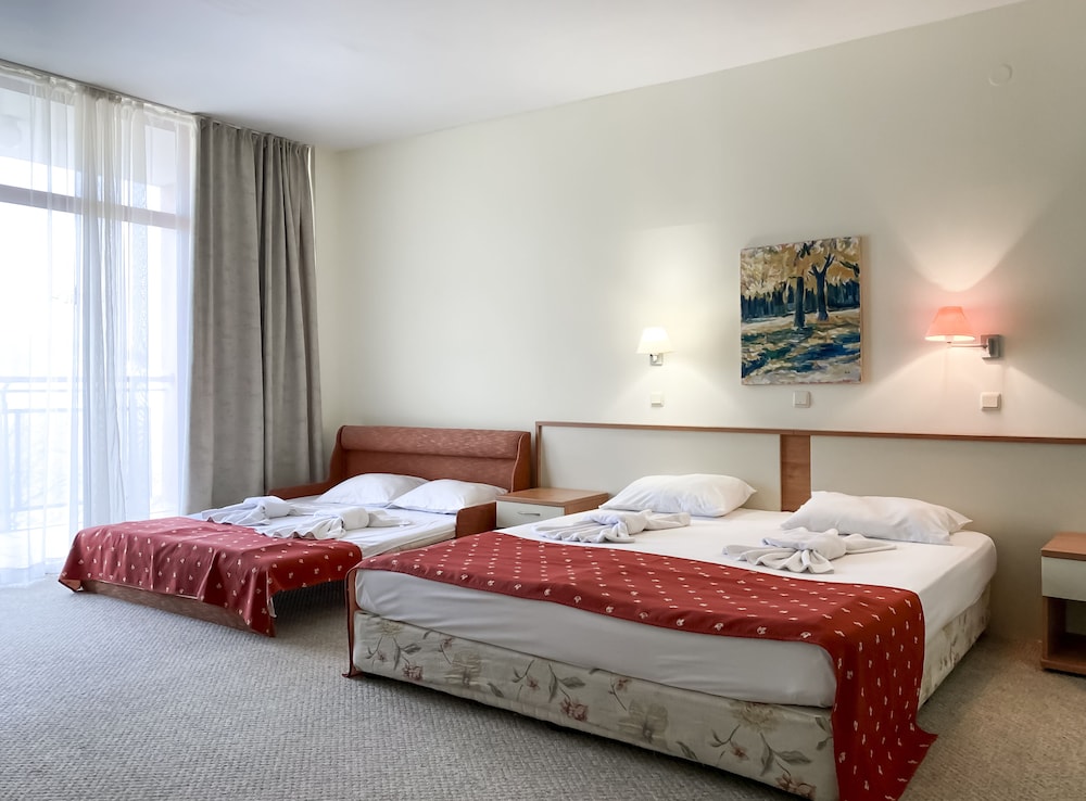 Family Room, 1 Bedroom, Balcony, Park View photo 2