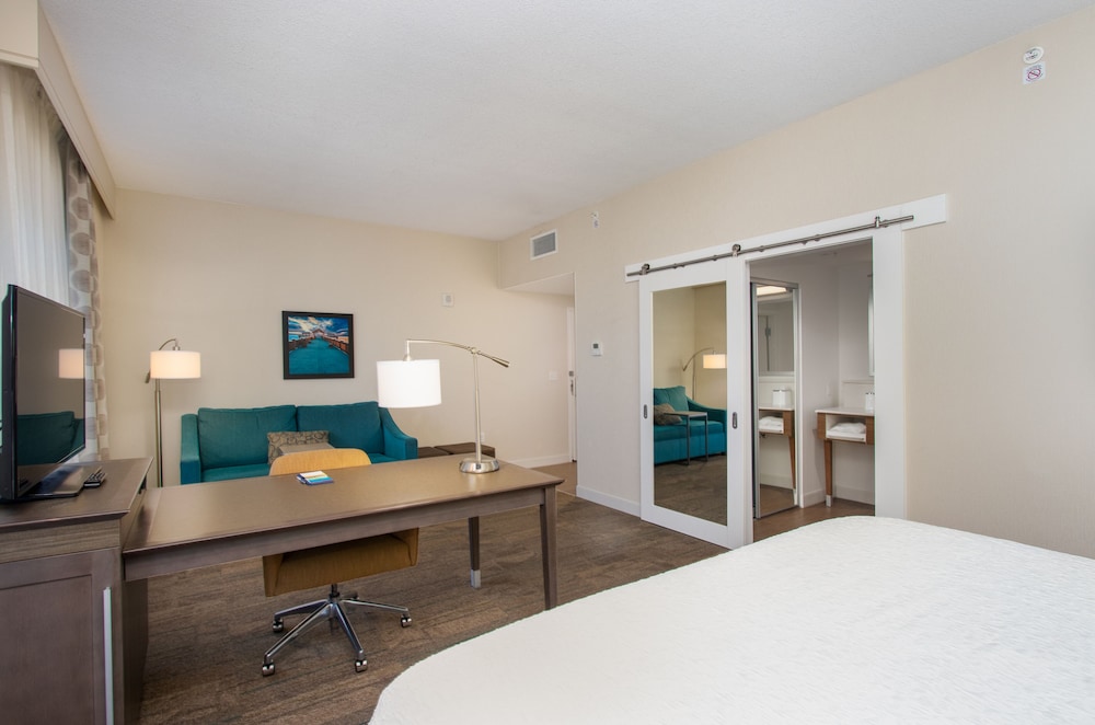 Studio, 1 King Bed, Accessible, Bathtub (Beach View) photo 2