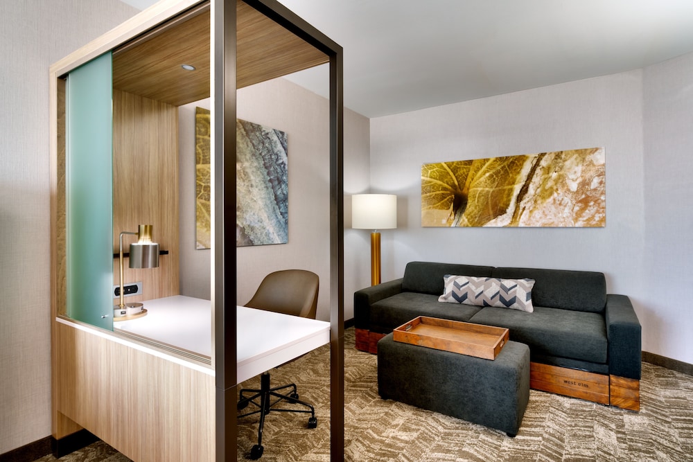 Suite, 2 Queen Beds - Photo 2