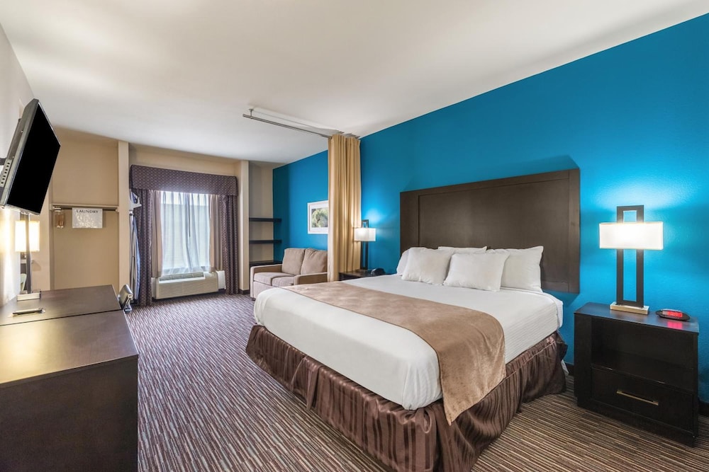 Deluxe Suite, 1 King Bed with Sofa bed photo 2
