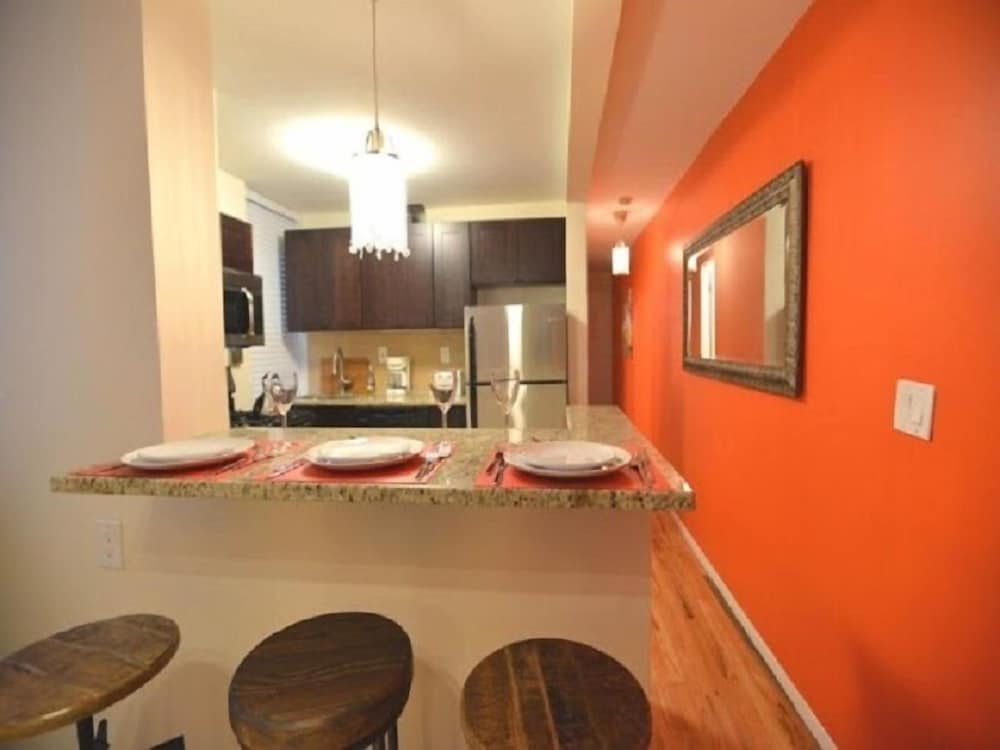 City Apartment, 3 Bedrooms photo 3