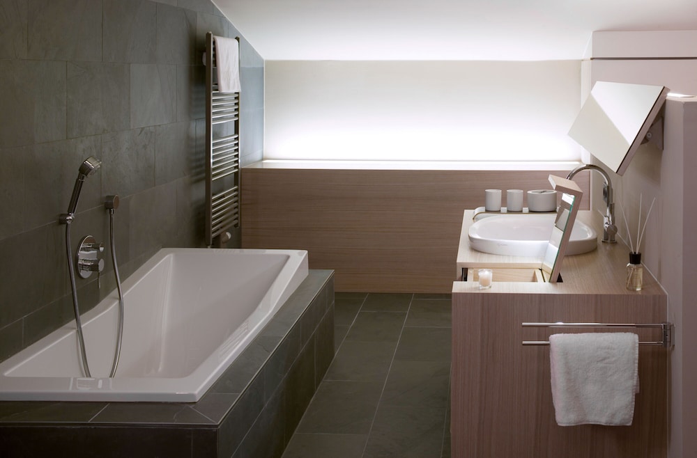 Panoramic Suite (Deluxe) - Photo 4