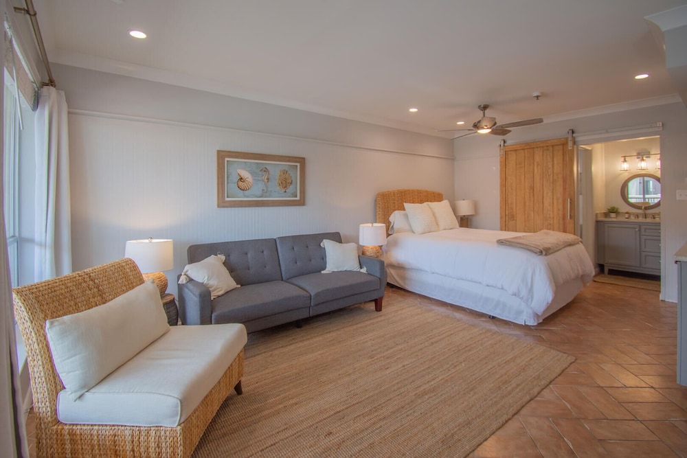 Apartment, 1 Queen Bed, Beach View photo 3