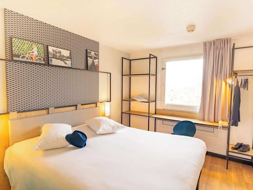 Standard Room, Multiple Beds - Photo 10