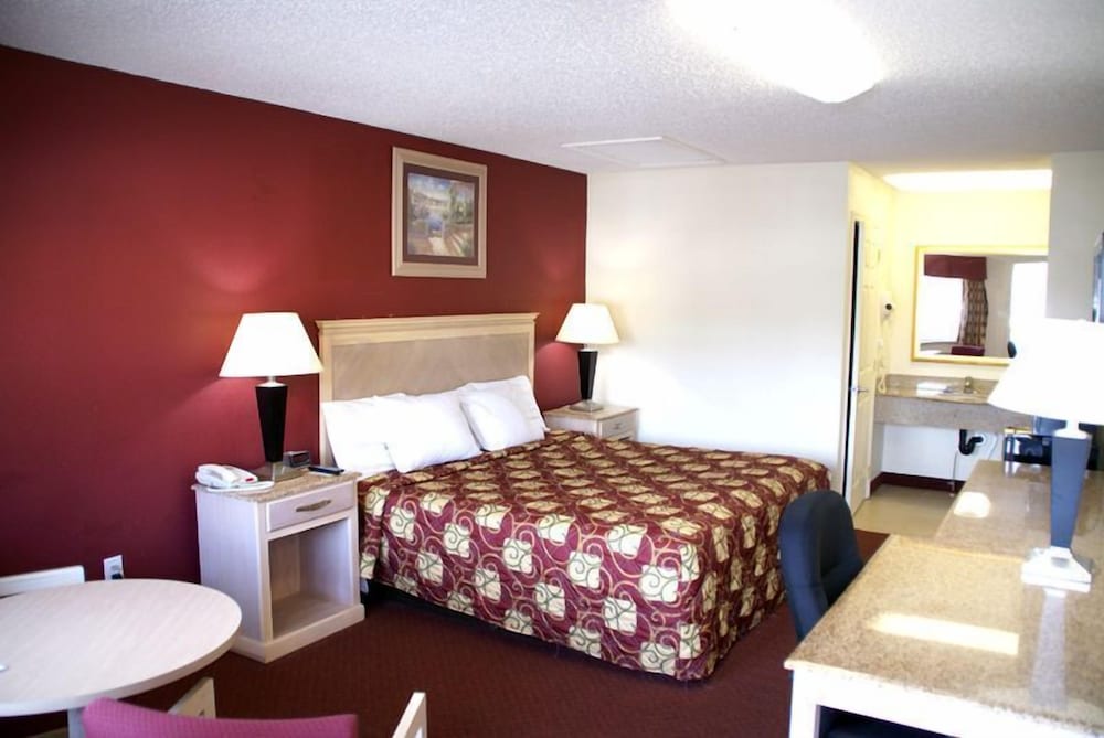 Standard Room, 1 King Bed, Non Smoking photo 1