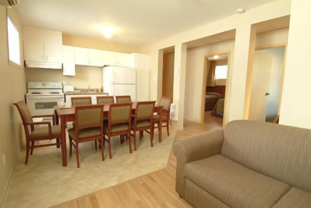 Family Apartment, 2 Bedrooms, full kitchen (Section Motel)