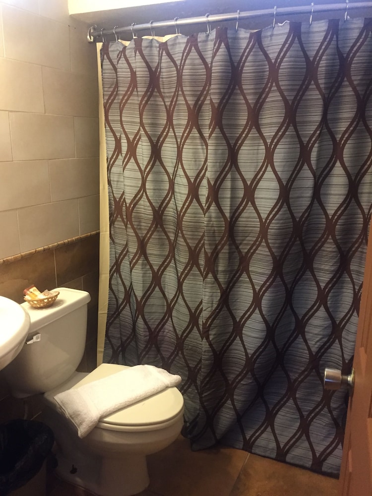 Deluxe Single Room, 1 King Bed, Refrigerator & Microwave, Ocean View photo 3
