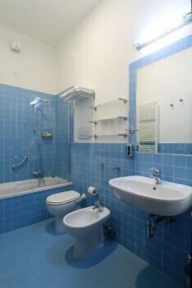 Double or Twin Room photo 3