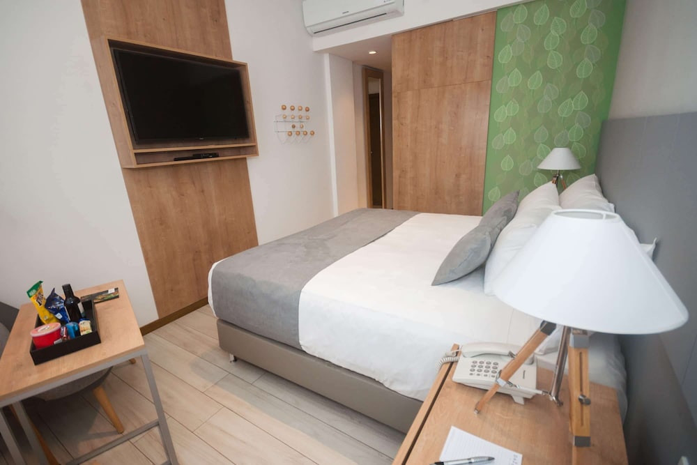 Room, 1 King Bed, Non Smoking - Photo 2